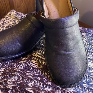 Bass Sheena Black Clogs.Brand New! Never Worn!